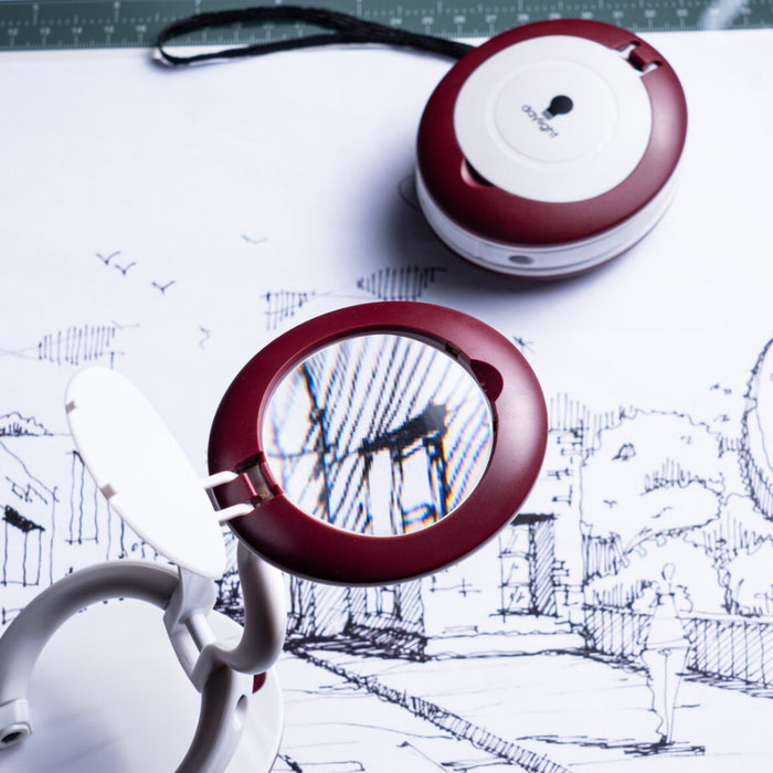 The Daylight Compact YoYo Foldable Magnifying Light