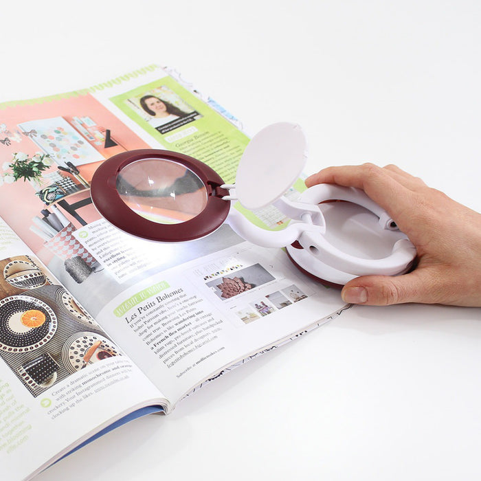 The Daylight Compact YoYo Foldable Magnifying Light
