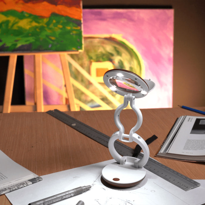 The Daylight Compact YoYo Foldable Magnifying Light