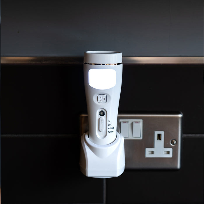 Xtralite NiteSafe Maxi LED Dusk Till Dawn Nightlight & Torch With Power Failure Light